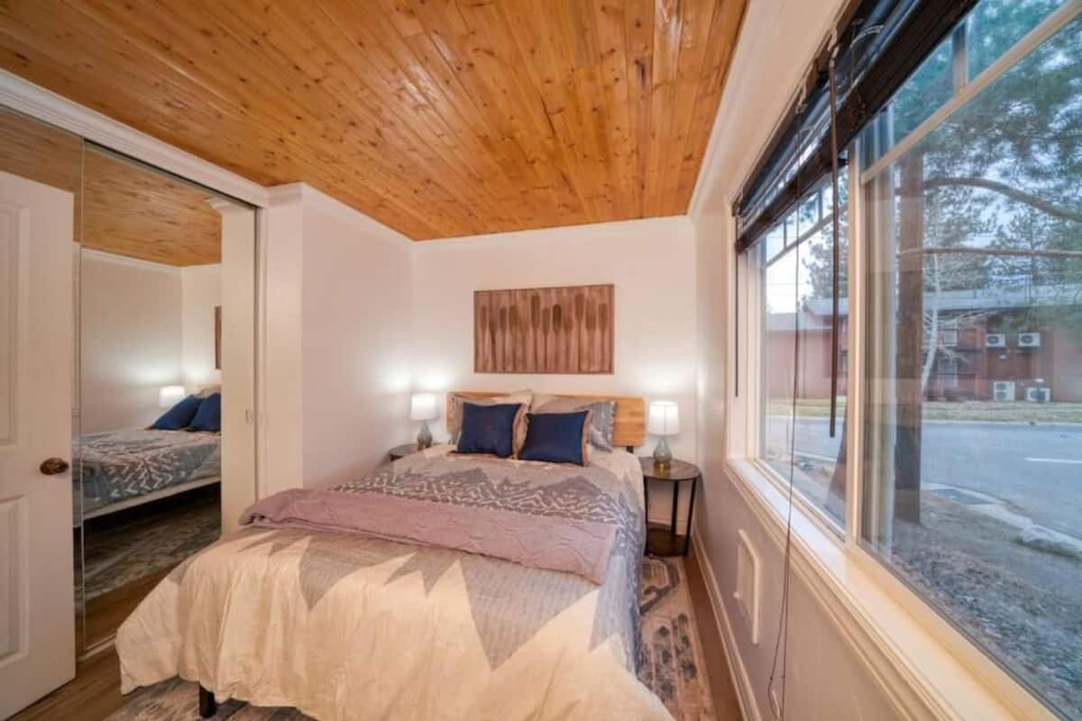 Bedroom, 1 Bath, Full Kitchen | 2 bedrooms, free cribs/infant beds, travel crib, free WiFi