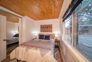 Bedroom, 1 Bath, Full Kitchen | Free cribs/infant beds, travel crib, free WiFi, bed sheets