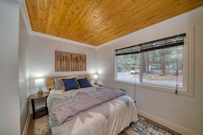 Interior detail - The Moose and Maple Lodge (South Lake Tahoe)