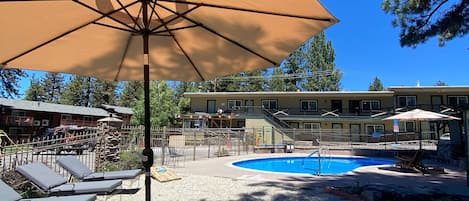 Seasonal outdoor pool, open 9:00 AM to 10:00 PM, pool loungers