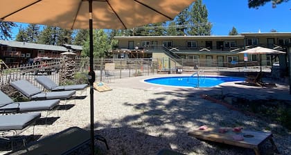The Moose and Maple Lodge