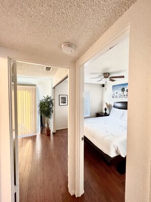 2 habitaciones, escritorio, tabla de planchar con plancha y wifi 