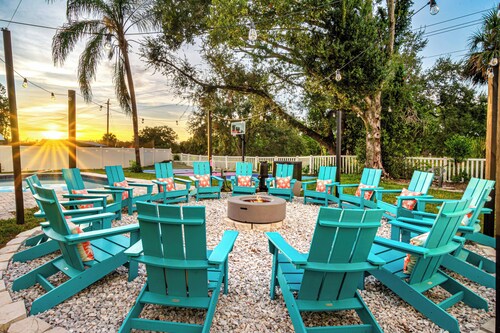 NEW~Heated Pool~Pickleball~Fire Pit~HotTub~MovieTheater~GameRoom~Playset~10 beds