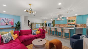 Smart TV, futbolito y tenis de mesa