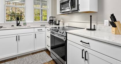 Cute and Cozy 1 Bedroom Apt! Pet Friendly! Great WiFi!