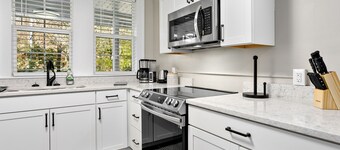 Cute and Cozy 1 Bedroom Apt! Pet Friendly! Great WiFi!