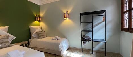 4 bedrooms, desk, soundproofing, iron/ironing board