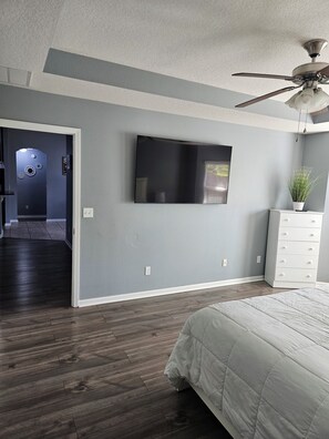 4 habitaciones, escritorio, tabla de planchar con plancha y wifi gratis