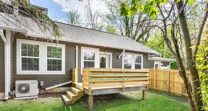 Spacious 1 Bedroom Apt! Pet friendly with Private fenced in back yard and deck!
