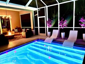 Alberca al aire libre y alberca climatizada