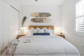 4 bedrooms, desk, iron/ironing board, travel cot - ☀ Bike to Ritz & Beaches, 3 Kings, 2 Masters, Easy, Bikes, Heated Pool ☀ (Naples)