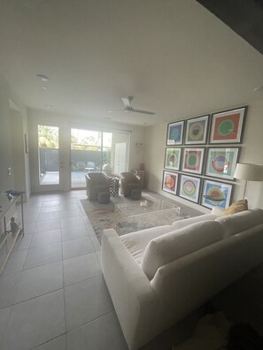 Interior - Modern resort living in the desert (Palm Springs)