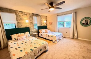 3 bedrooms, desk, iron/ironing board, travel cot