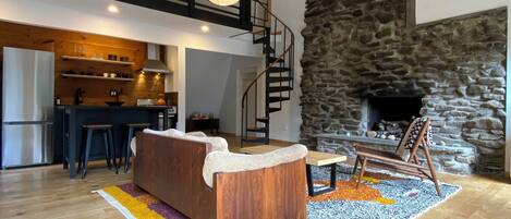 Smart TV, fireplace, stereo