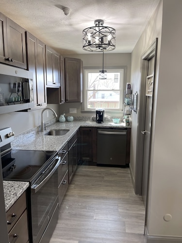 2 Bedroom, King Bed, Pets welcome, washer and dryer