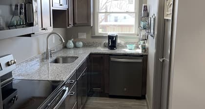 2 Bedroom, King Bed, Pets welcome, washer and dryer