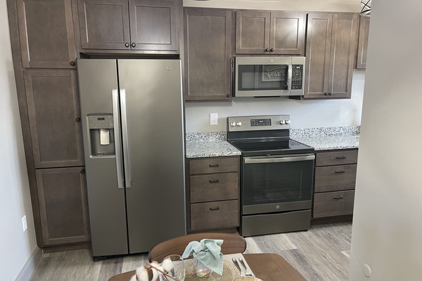 Frigorífic, microones, forn i placa de cuina