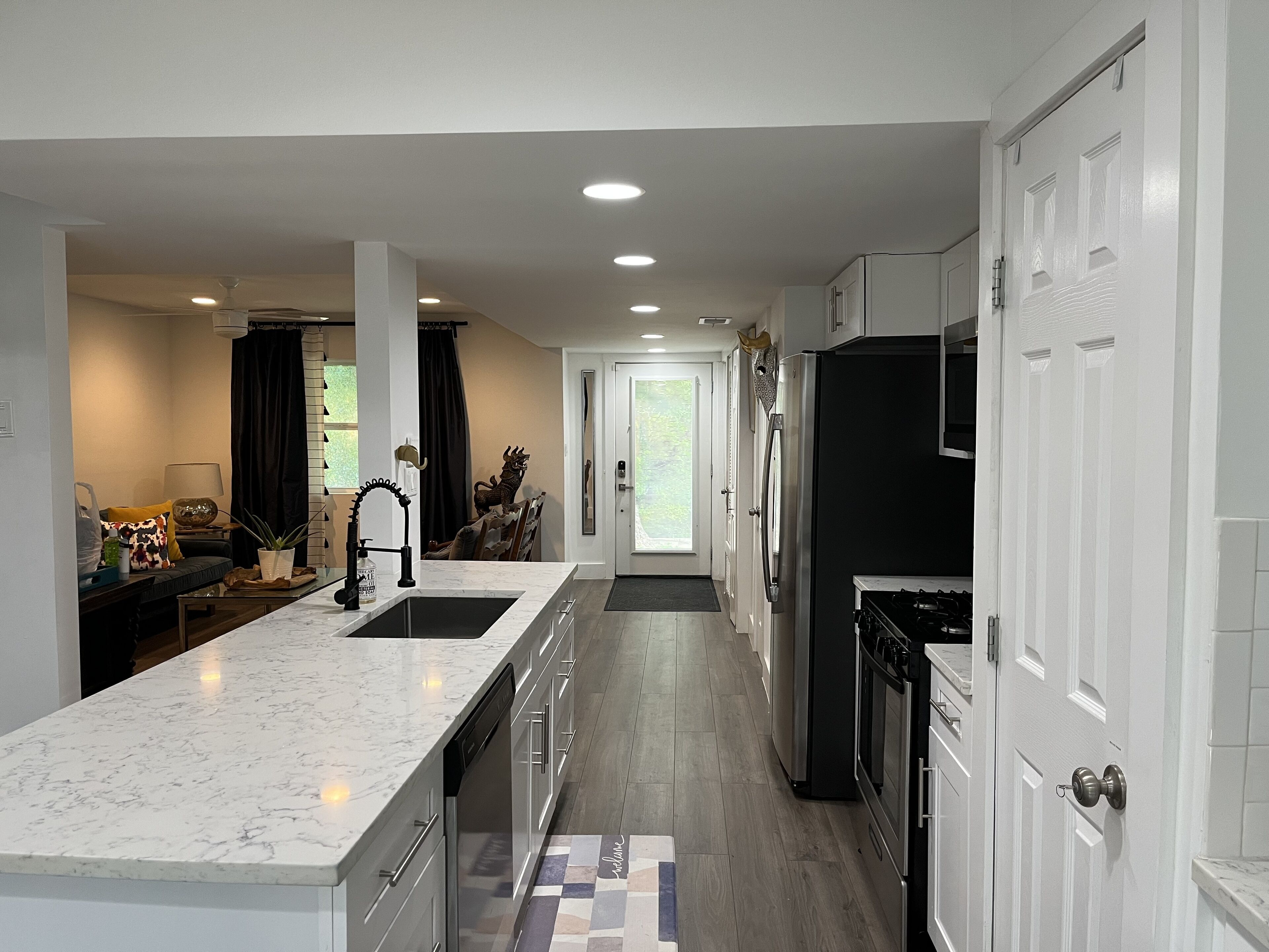 Geladeira, micro-ondas, fogão, cooktop