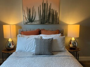 2 habitaciones, escritorio, tabla de planchar con plancha y wifi gratis