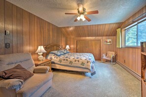 3 bedrooms, iron/ironing board, bed sheets