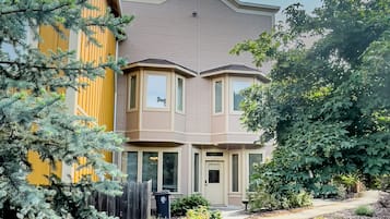 Jackson Creek Cottage 180 East F | 1 bedroom, desk, iron/ironing board, free WiFi