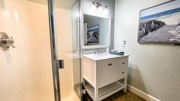 Parkside Cottage 175 East E | Bathroom | Hair dryer, shampoo