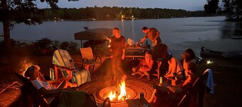 Amazing Lakefront Property - Sleeps 13!