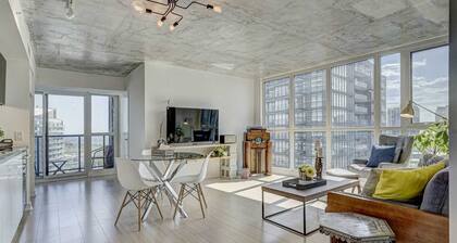Spectacular Lake view! spacious 3 bedroom condo, A+ amenities