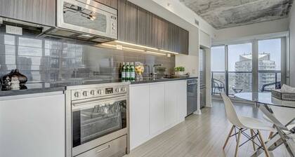 Spectacular Lake view! spacious 3 bedroom condo, A+ amenities