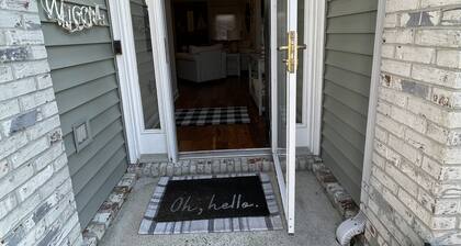 3 bedroom, private heated pool, hot tub & less than 20 minutes from the beaches!