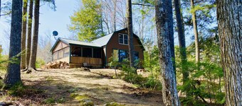Cozy, lake view cottage in Ellsworth, Maine!