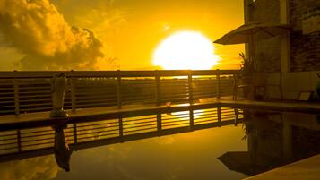Individually decorated, individually furnished, laptop workspace