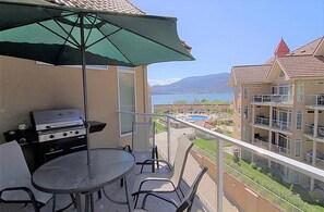 Outdoor dining - Top floor unit in Discovery Bay with lake views from the patio! (Kelowna)