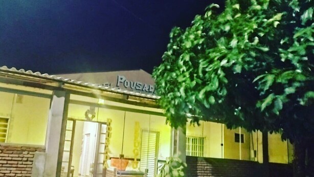 A building with a sign reading "Fousad". - Refúgio da chapada (Cavalcante)