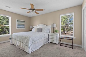 3 bedrooms, free WiFi, bed sheets - Scenic A-Frame | Pool, Hot Tub & Panoramic Views (Menlo)