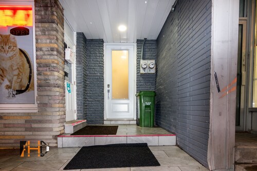 Lively 3 Bedroom multi-story Apartment in Historic Cabbagetown
