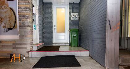 Lively 3 Bedroom multi-story Apartment in Historic Cabbagetown