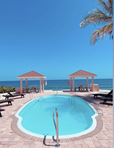 Coastal chic oceanfront condo