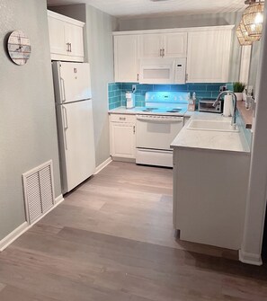 Microwave, dishwasher, coffee/tea maker, cookware/dishes/utensils