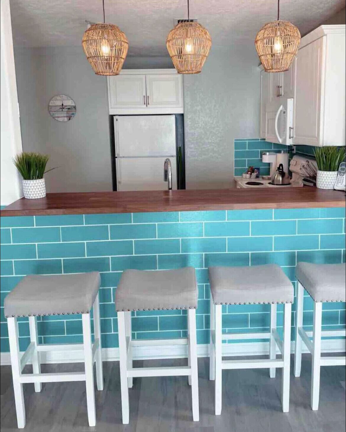 Micro-ondas, lava-louças, cafeteira/chaleira