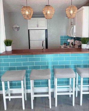 Microwave, dishwasher, coffee/tea maker, cookware/dishes/utensils - Coastal chic oceanfront condo (Cayman Brac)