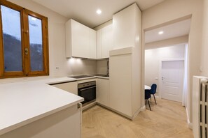 Kühlschrank, Ofen, Herdplatte, Geschirrspüler