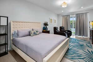 4 bedrooms, desk, iron/ironing board, free WiFi - Jan–April 2026 Special! 15% Off Pickleball/Tennis Home w/ Court & Pool (Marco Island)