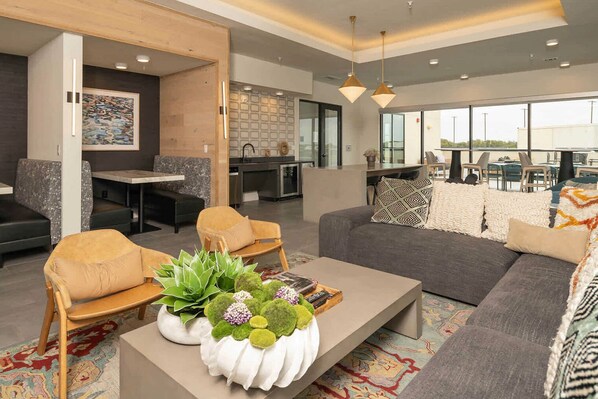 TV, stereo - Bright East Austin 1BR w/ Gym, Pool & W/D, nr shops, by Blueground (Austin)