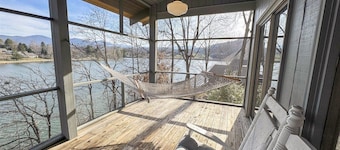 Mae`s Haven a 6 Bed- Lake Junaluska w/Private Dock