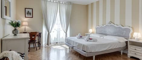 3 habitaciones, tabla de planchar con plancha, wifi y ropa de cama