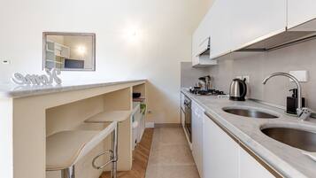 KylskÄp, mikrovÄgsugn, ugn och spishÀll