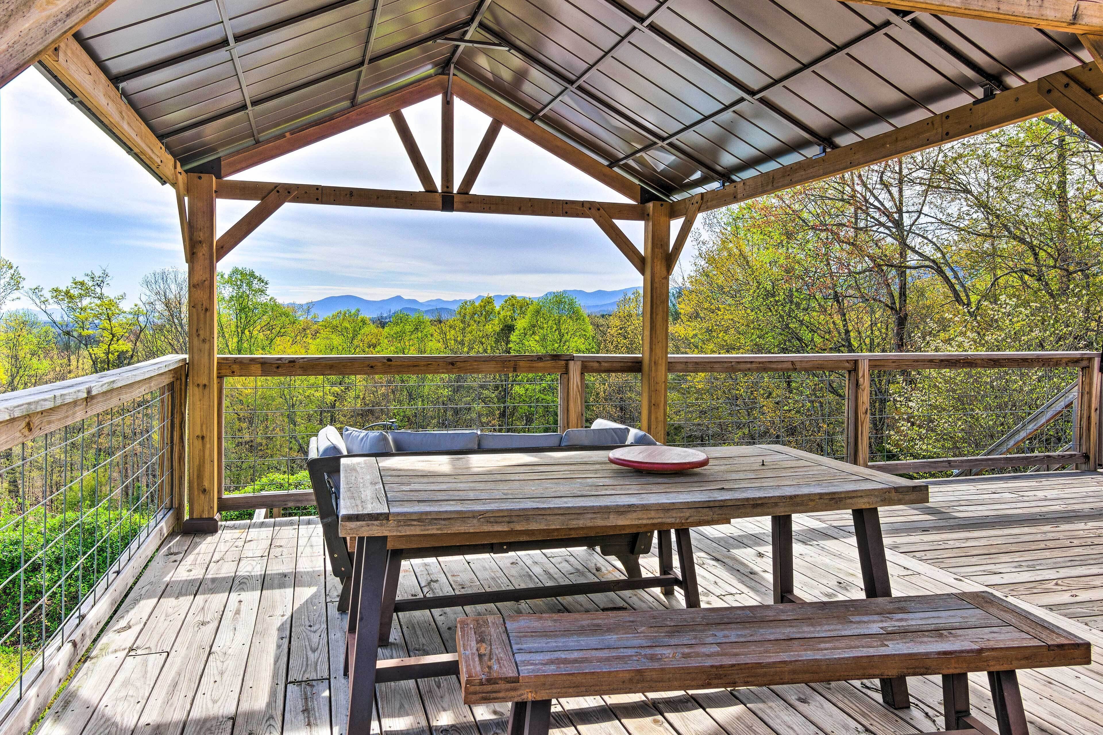 Amenity-Packed Nebo Oasis w/ Deck & Mtn Views