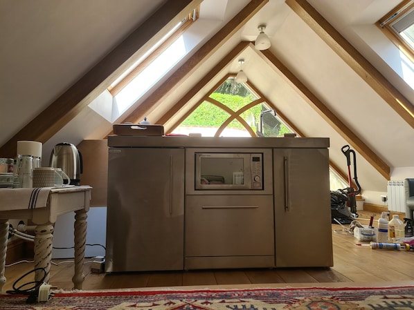 Kühlschrank, Mikrowelle, Toaster, Gefrierschrank