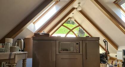 1 Bed Suite - Sleeps 2, Patio, Parking & Wifi